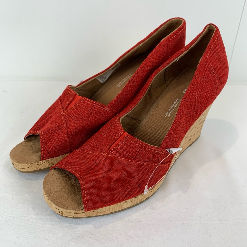 NWOT TOMS Classic Red Wedge Shoes Cork Heel Open Toe Women's 7.5 Slip On Sandals